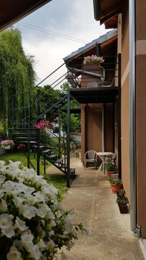 Apartmani V&F Vrnjačka Banja Exteriör bild