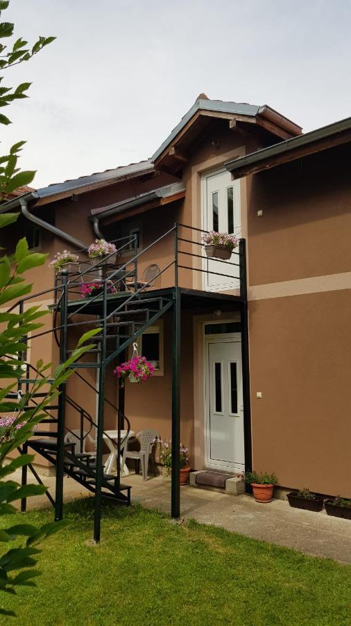 Apartmani V&F Vrnjačka Banja Exteriör bild