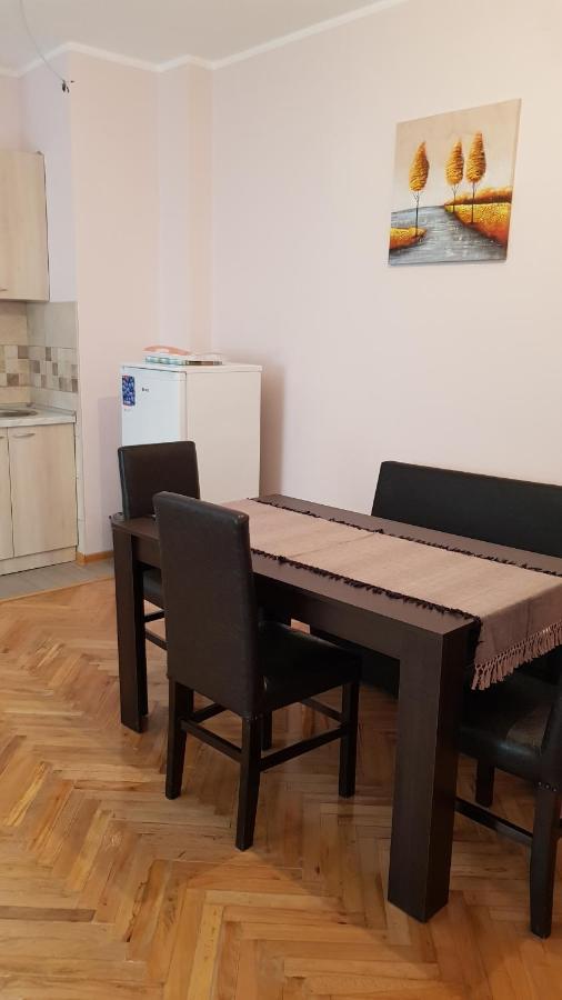 Apartmani V&F Vrnjačka Banja Exteriör bild