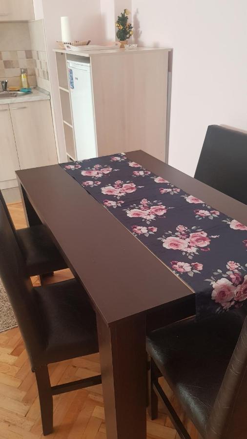 Apartmani V&F Vrnjačka Banja Exteriör bild